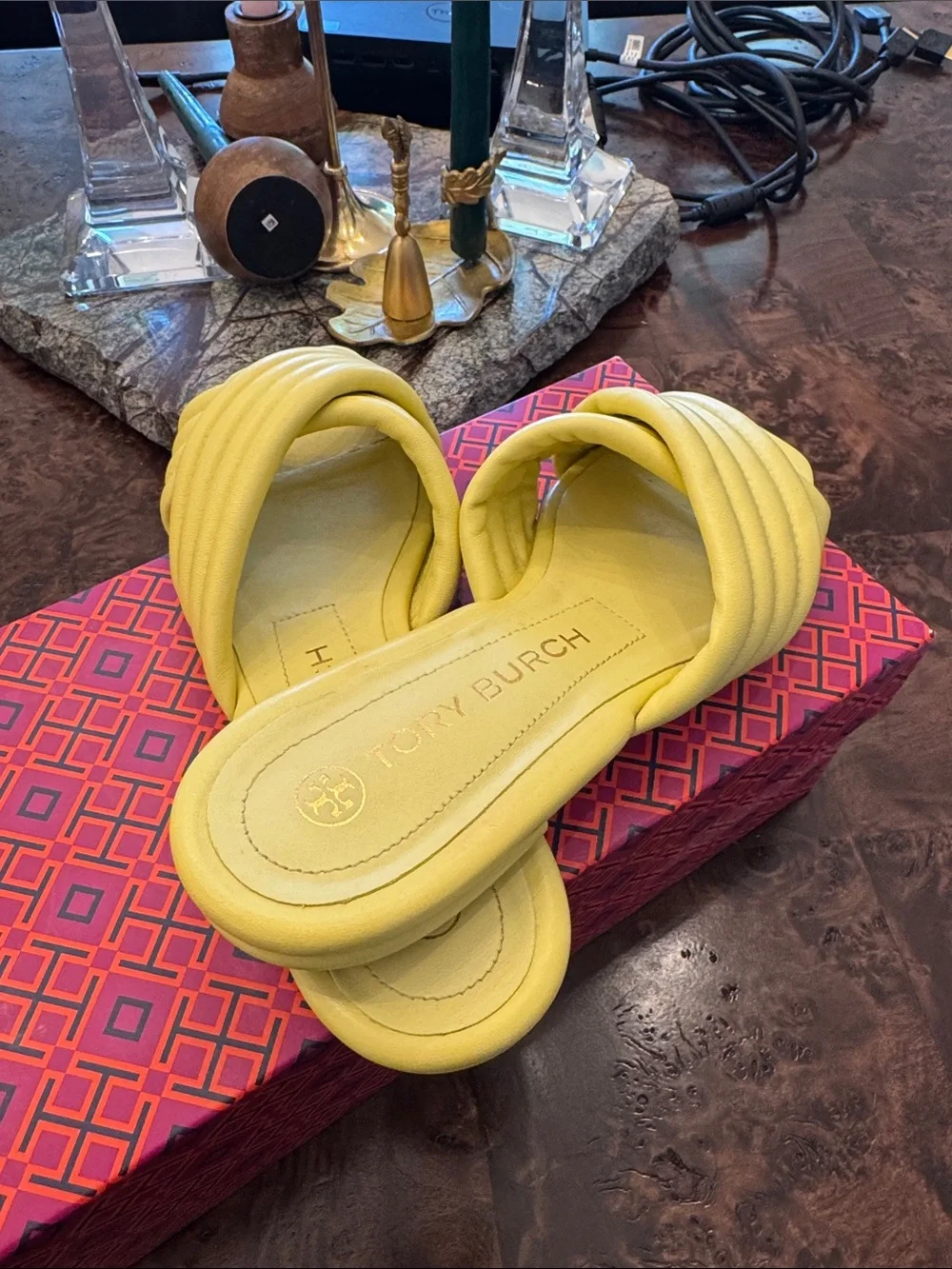 Tory Burch  Butter Cream/ pale yellow Quilted Crisscross Slide Sandals sz 8